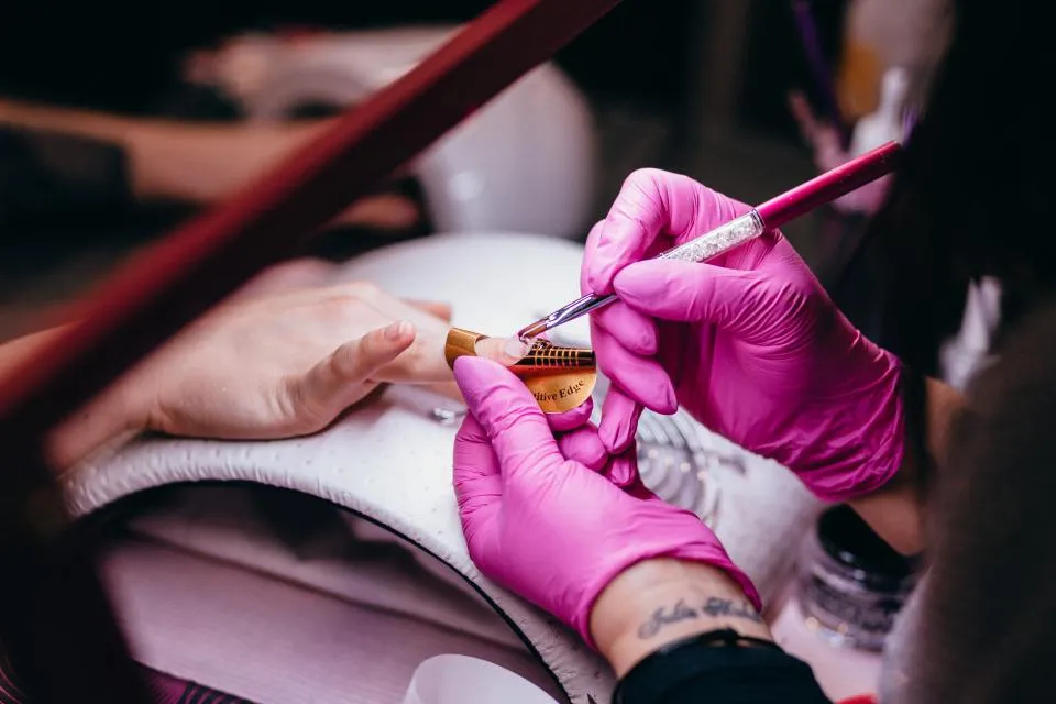 Tiệm ở Wahiawa tuyển thợ nail, thợ tóc, nối mi, wax, facial, head spa